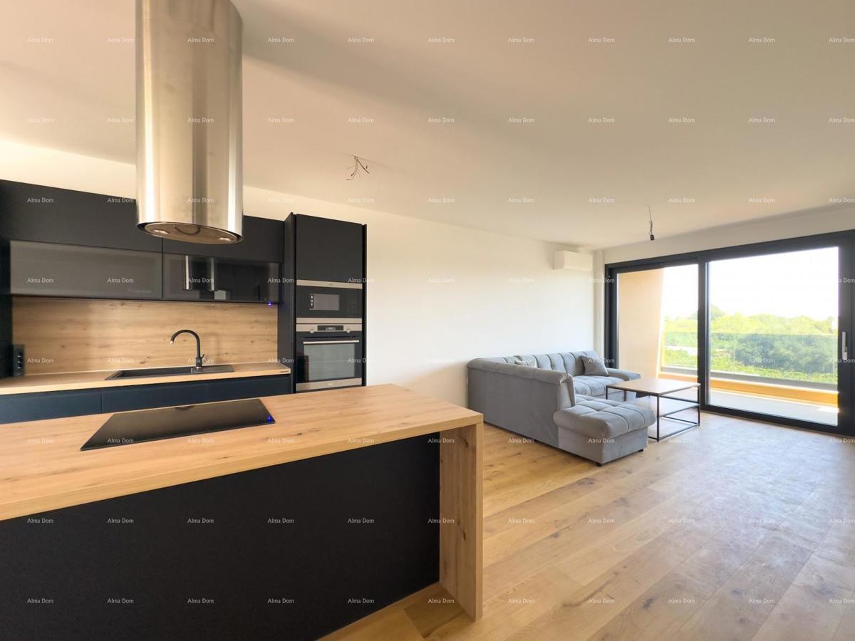 Prostran stan v Puli s tremi spalnicami in modernimi vsebinami blizu centra mesta