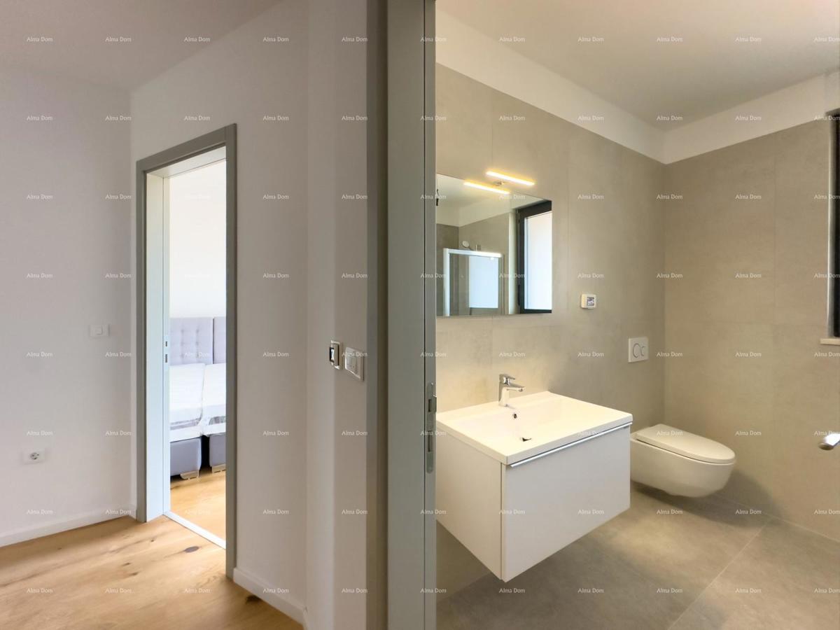 Prostran stan v Puli s tremi spalnicami in modernimi vsebinami blizu centra mesta