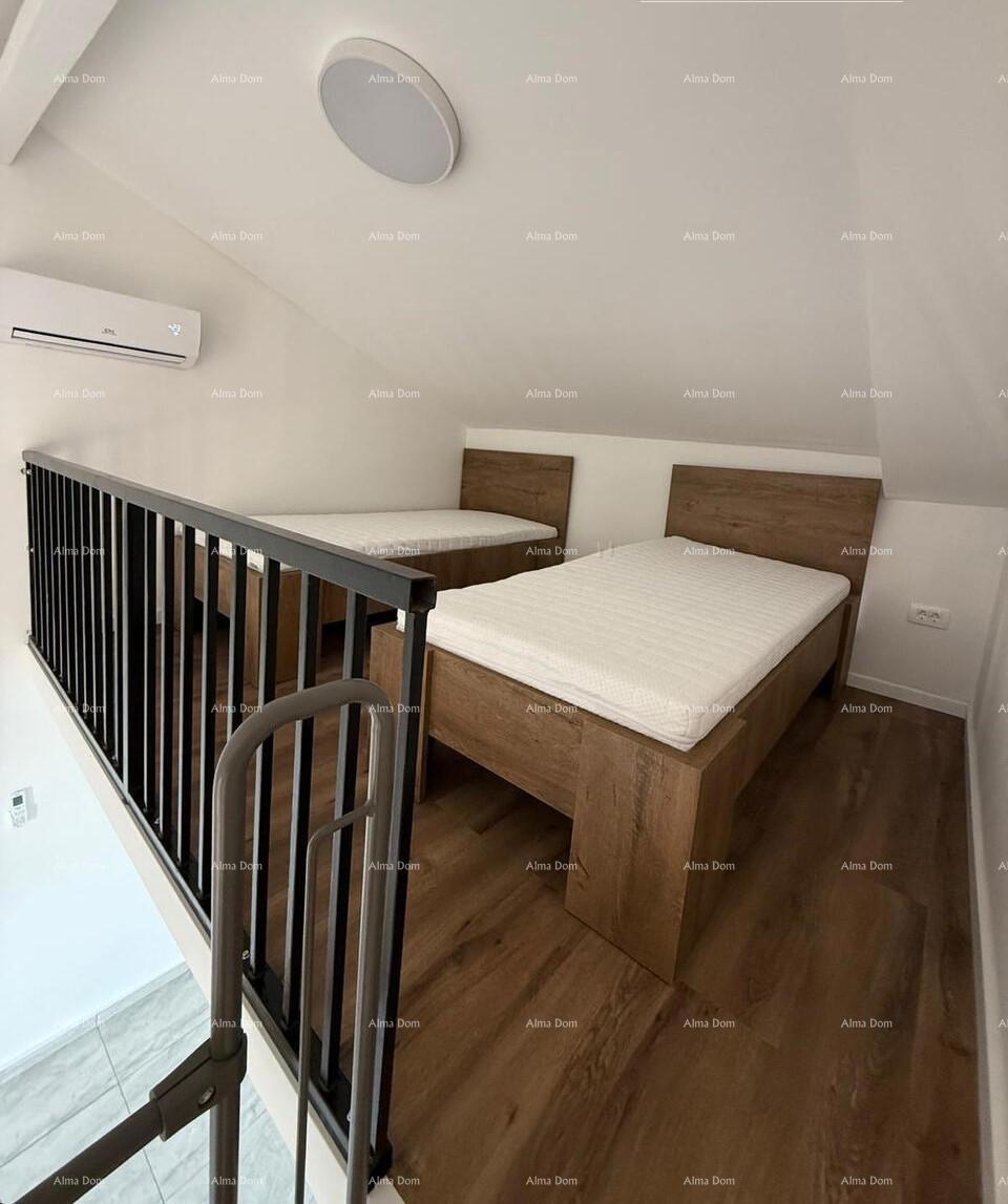 POREČ, Renovirana kamnita hiša s pogledom na morje