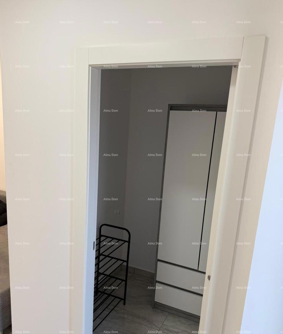 POREČ, Renovirana kamnita hiša s pogledom na morje