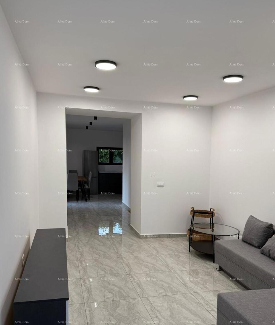 POREČ, Renovirana kamnita hiša s pogledom na morje