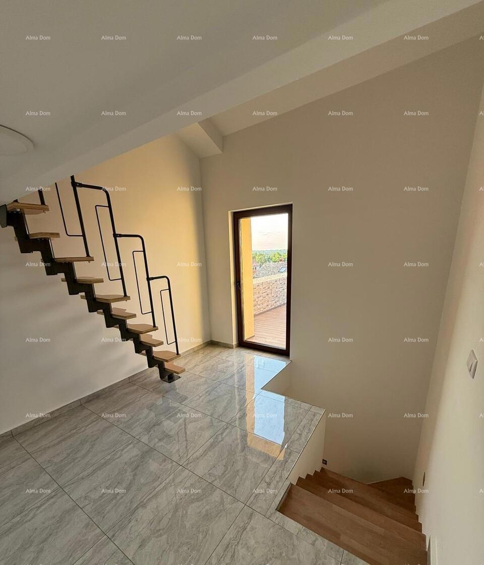 POREČ, Renovirana kamnita hiša s pogledom na morje