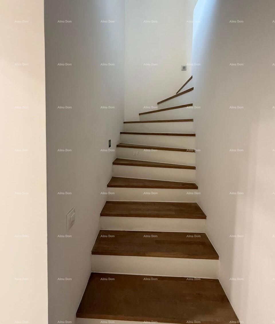 POREČ, Renovirana kamnita hiša s pogledom na morje