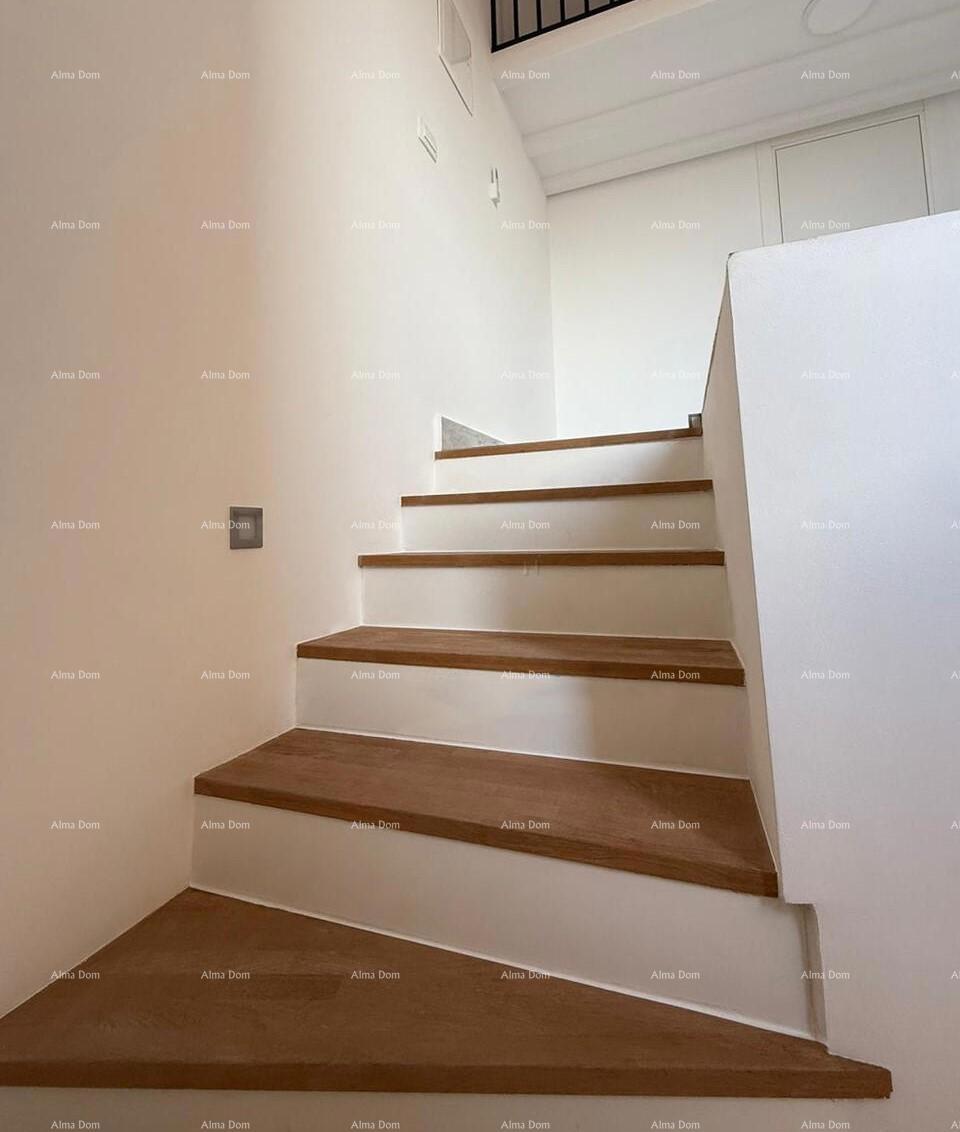 POREČ, Renovirana kamnita hiša s pogledom na morje