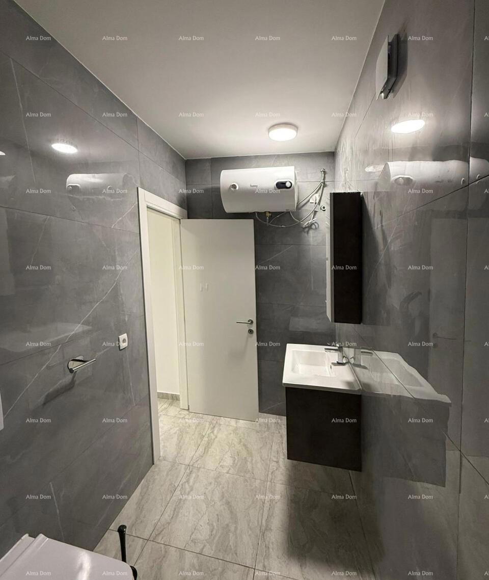 POREČ, Renovirana kamnita hiša s pogledom na morje