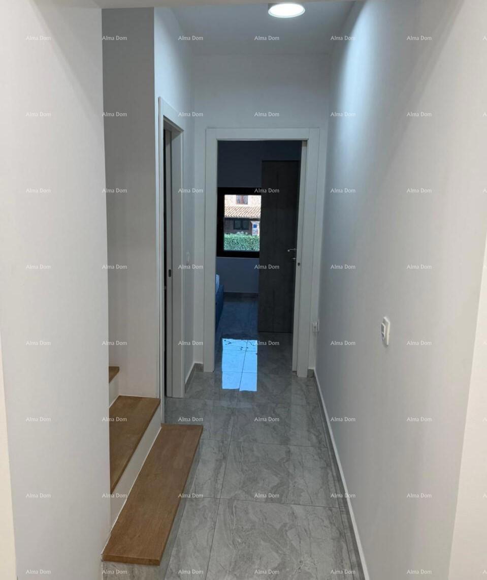 POREČ, Renovirana kamnita hiša s pogledom na morje