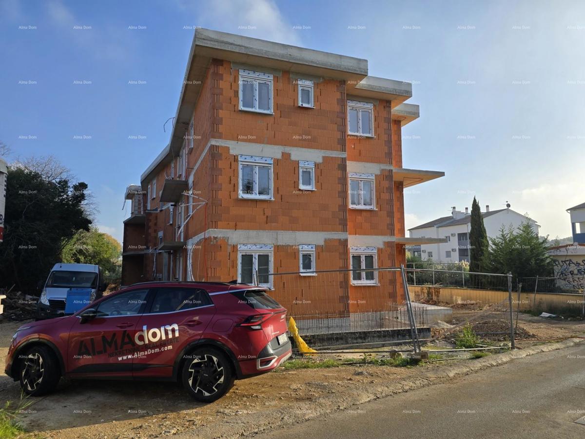 Na voljo je stanovanje v novem stanovanjskem projektu s parkirnim mestom. Štinjan!