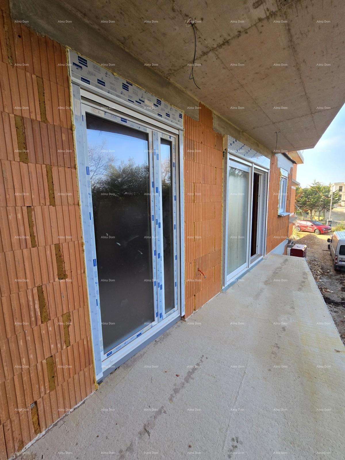 Na voljo je stanovanje v novem stanovanjskem projektu s parkirnim mestom. Štinjan!