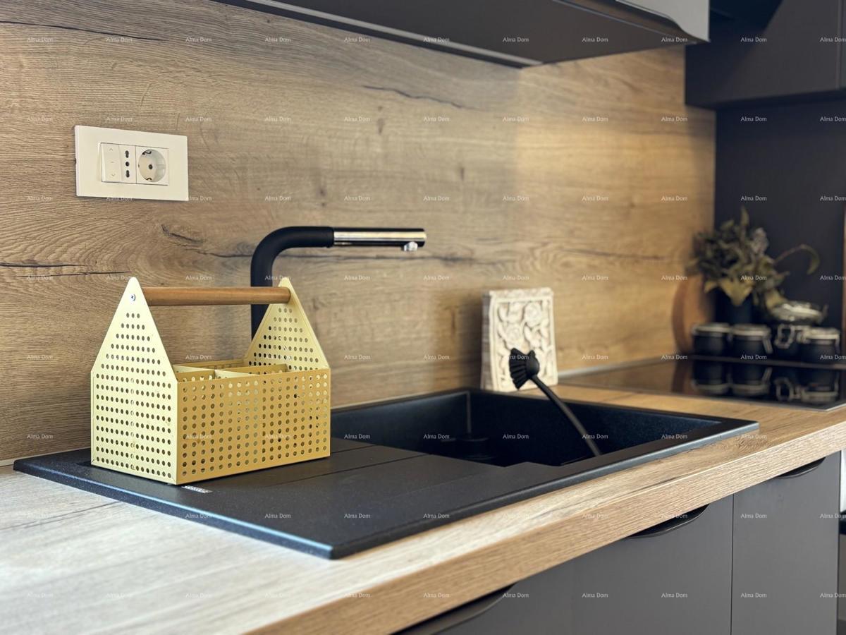 PEROJ – Sodobno stanovanje z razgledom na morje — le 800 m od plaže