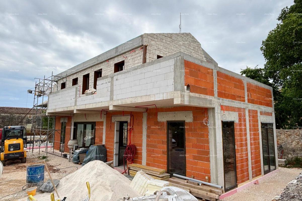 Hiša v gradnji z bazenom naprodaj - Bale, okolica