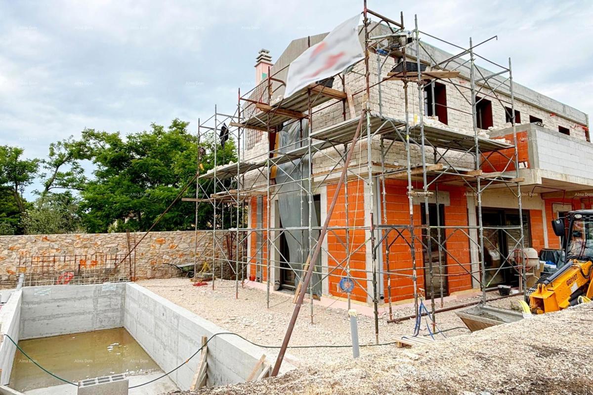 Hiša v gradnji z bazenom naprodaj - Bale, okolica