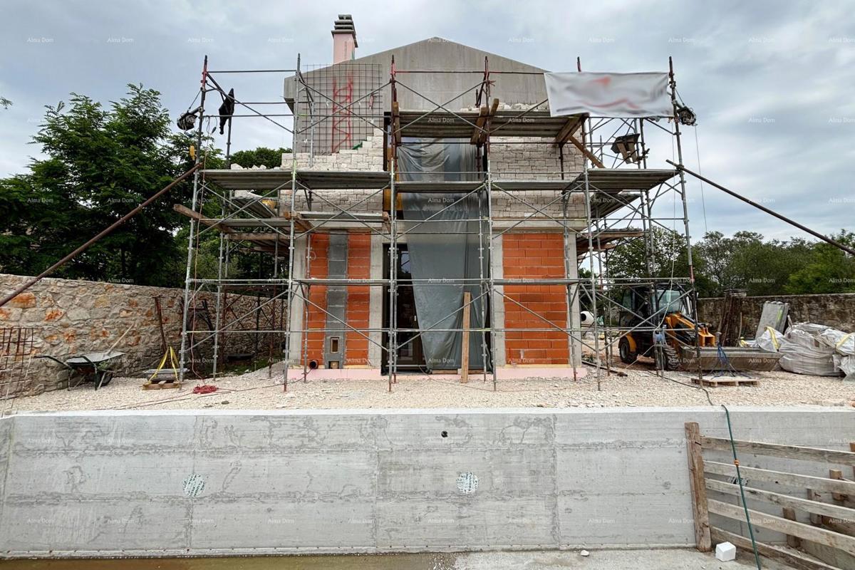 Hiša v gradnji z bazenom naprodaj - Bale, okolica