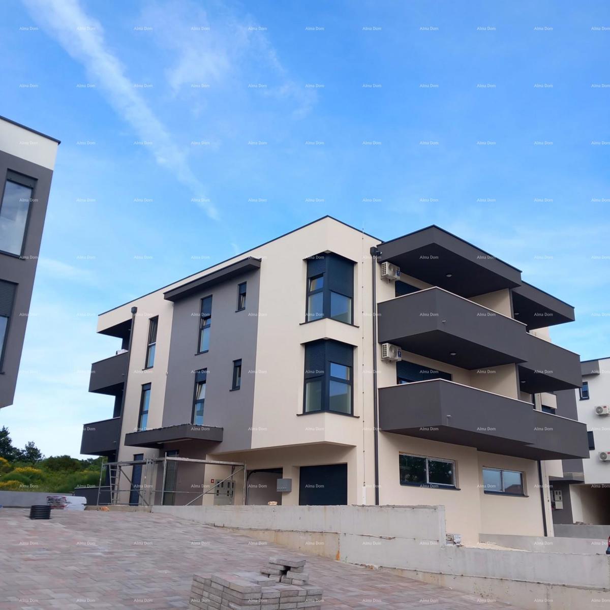 Novogradnja! Prodaja stanovanja z dvema spalnicama in garažo. Blizu morja! Medulin!