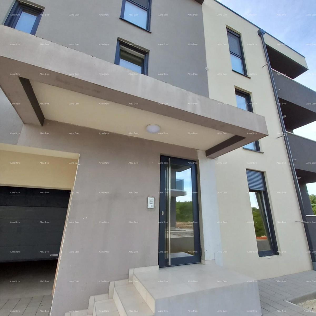 Novogradnja! Prodaja stanovanja z dvema spalnicama in garažo. Blizu morja! Medulin!