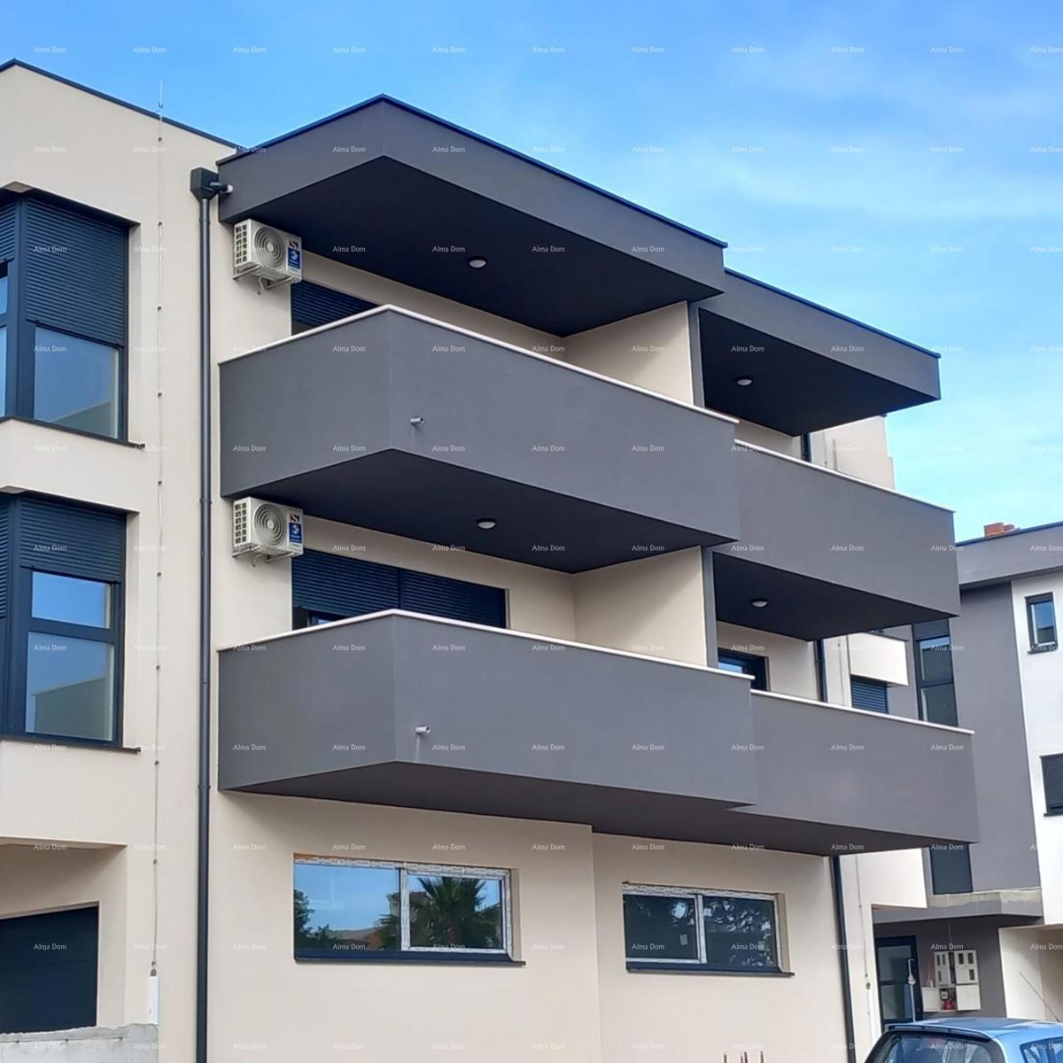 Novogradnja! Prodaja stanovanja z dvema spalnicama in garažo. Blizu morja! Medulin!