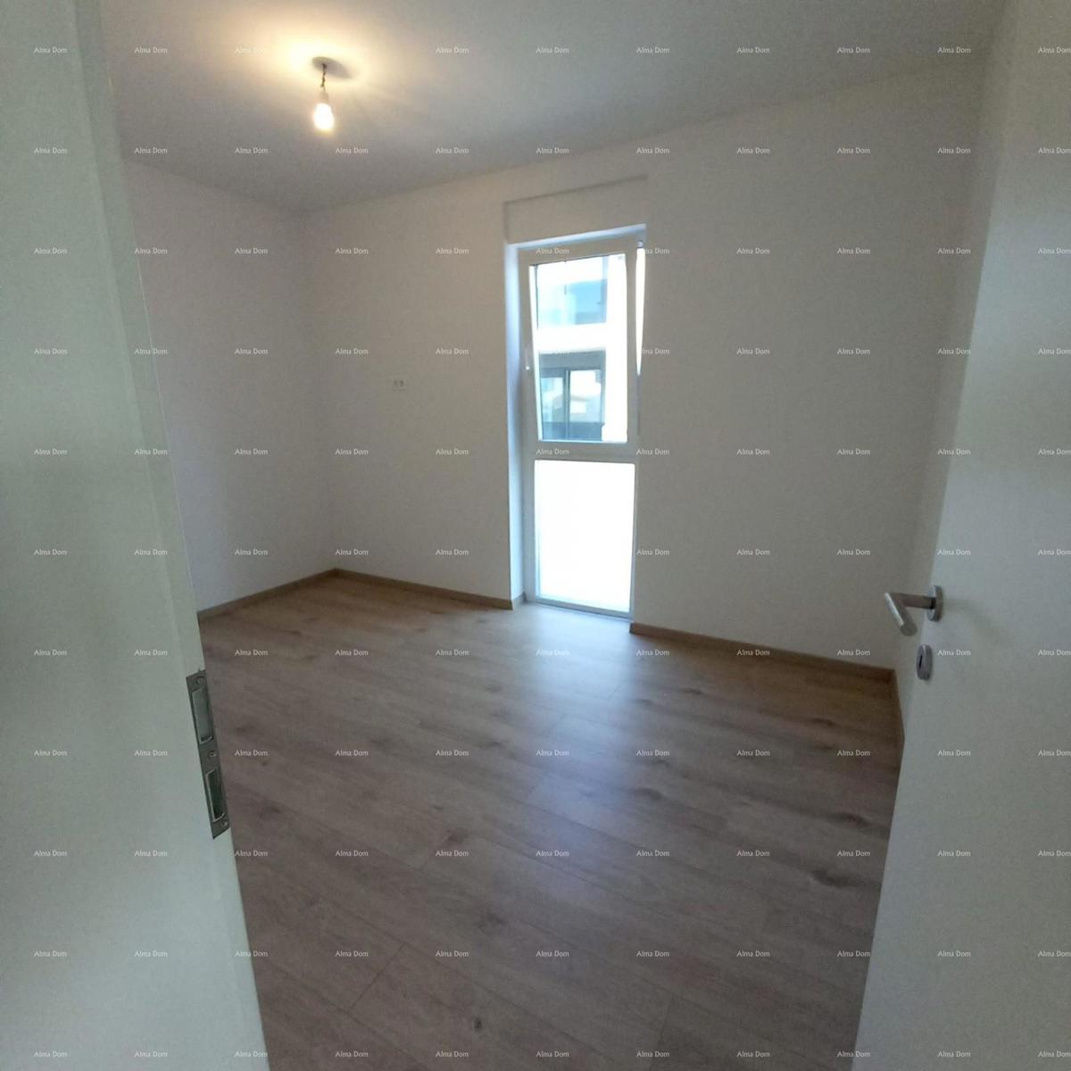 Novogradnja! Prodaja stanovanja z dvema spalnicama in garažo. Blizu morja! Medulin!