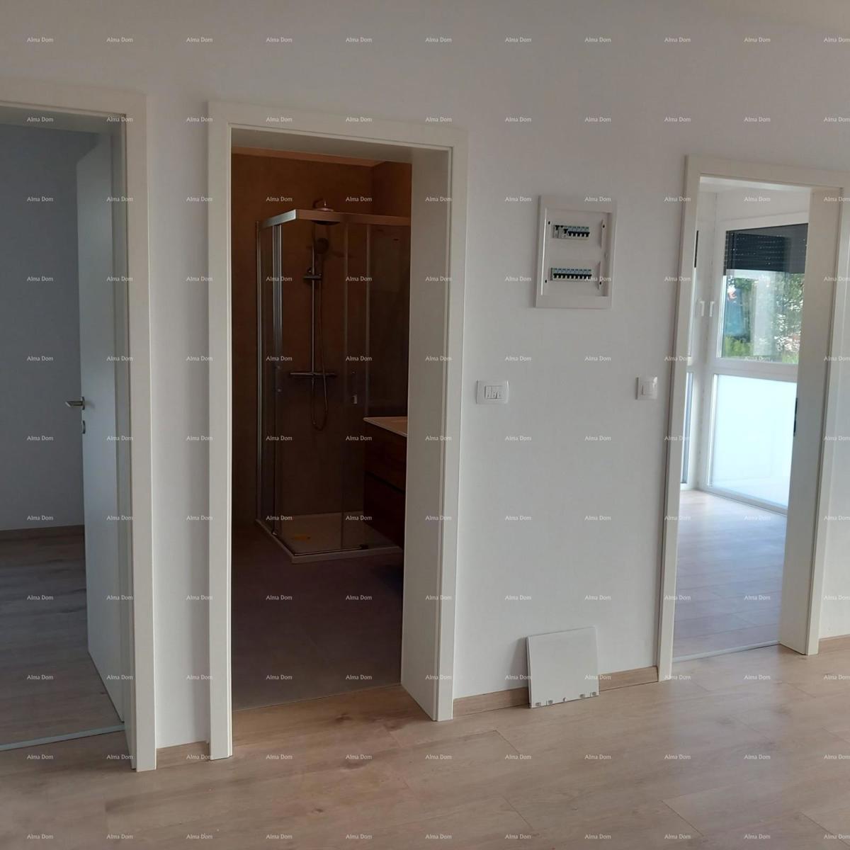 Novogradnja! Prodaja stanovanja z dvema spalnicama in garažo. Blizu morja! Medulin!