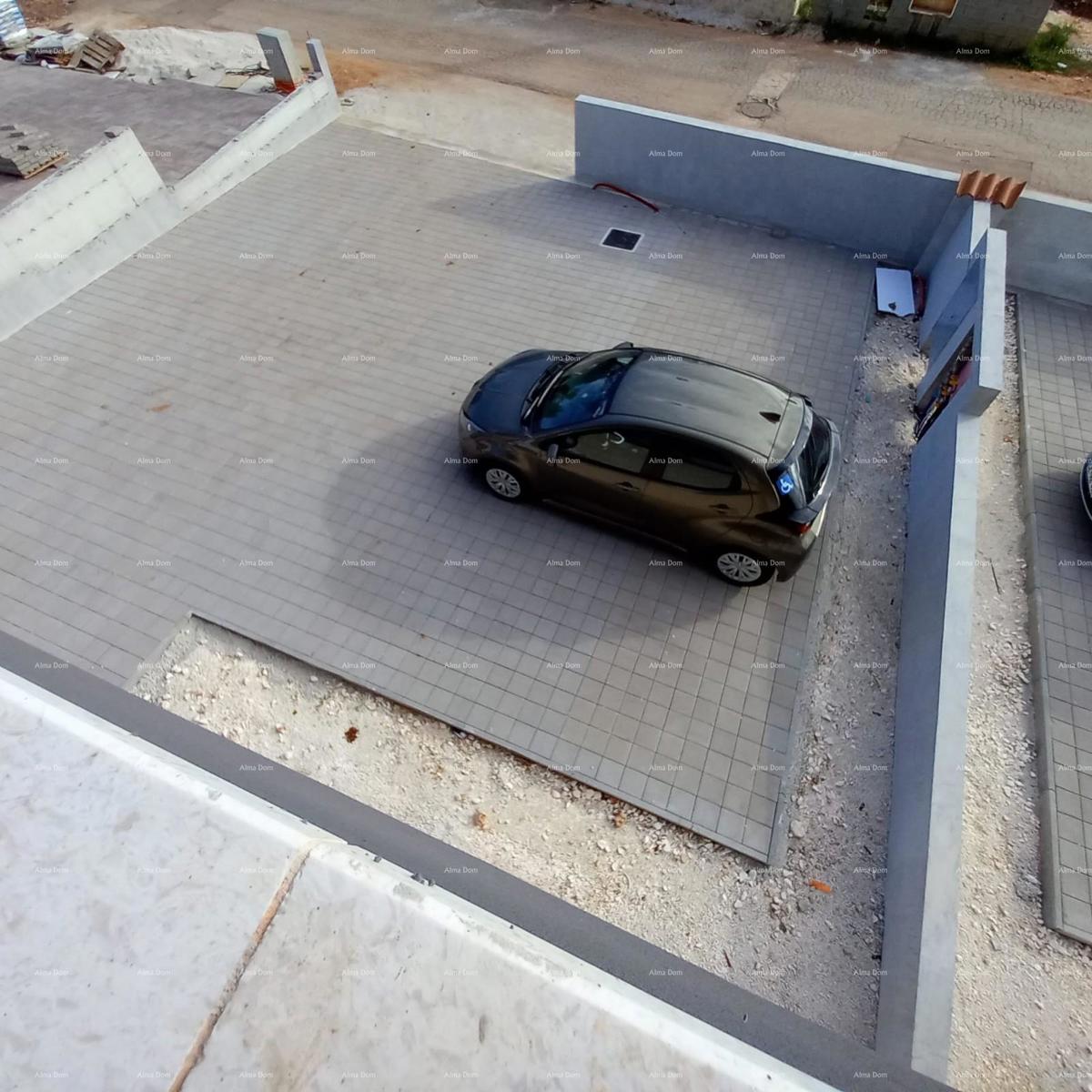 Novogradnja! Prodaja stanovanja z dvema spalnicama in garažo. Blizu morja! Medulin!