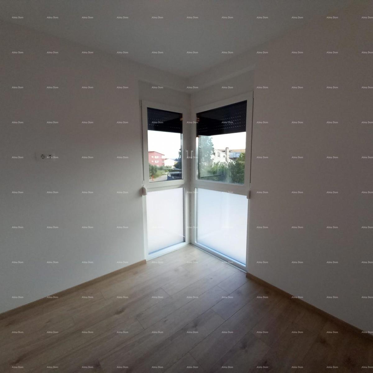 Novogradnja! Prodaja stanovanja z dvema spalnicama in garažo. Blizu morja! Medulin!