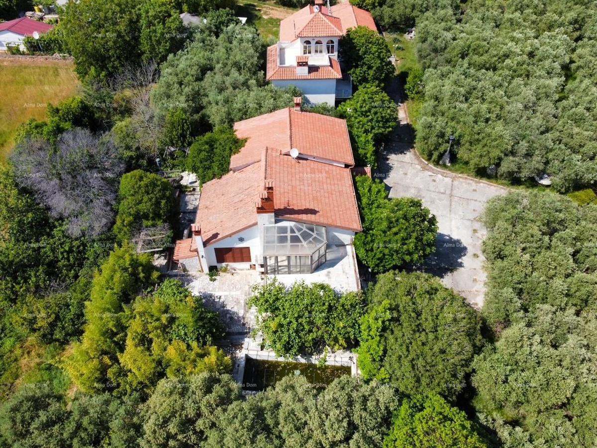 Popoln mir in potencial: nepremičnina s 12 spalnicami, bazenom in čudovitim pogledom na morje v Pomeru