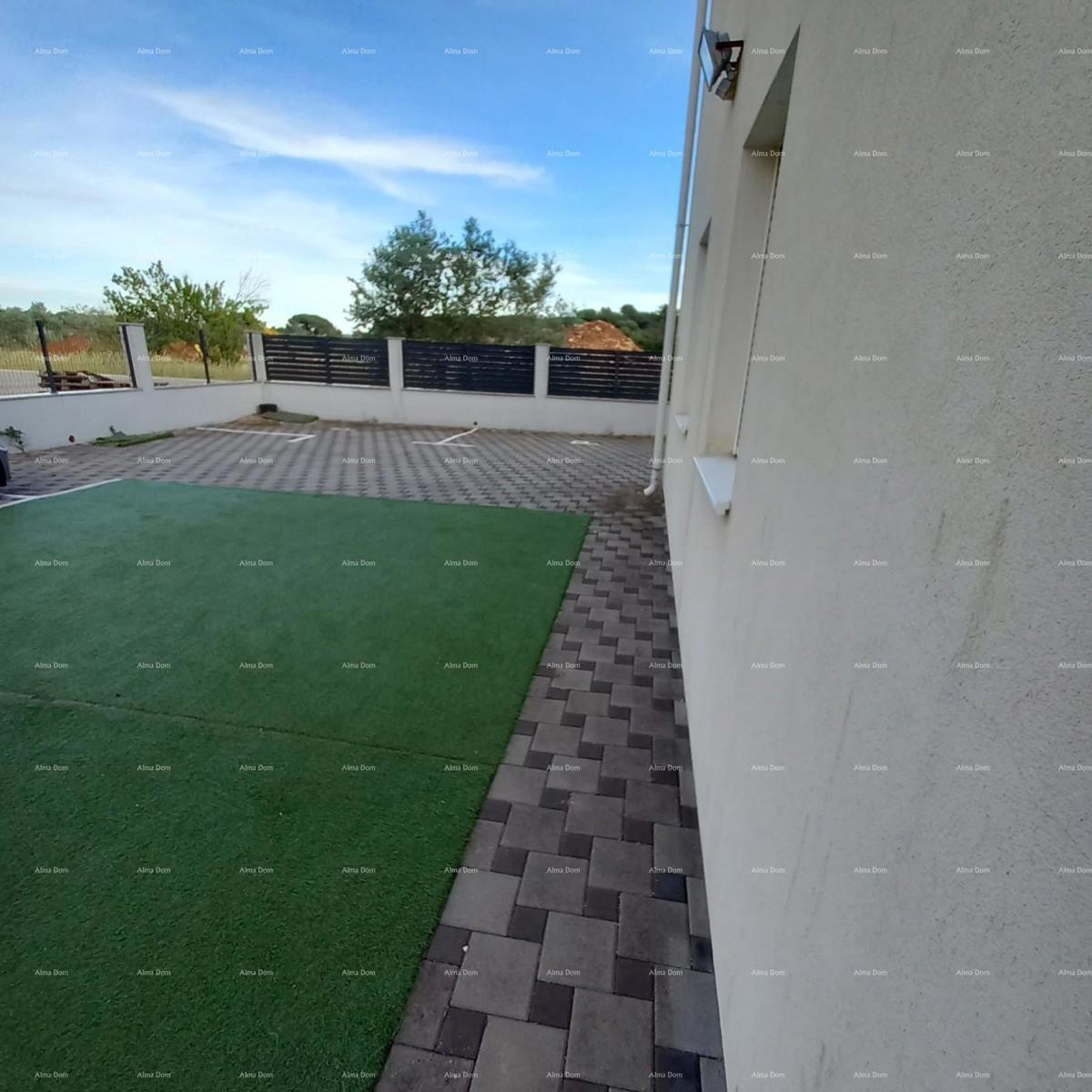 Prodaja opremljenega stanovanja s parkirnim mestom na odlični lokaciji, Fažana!