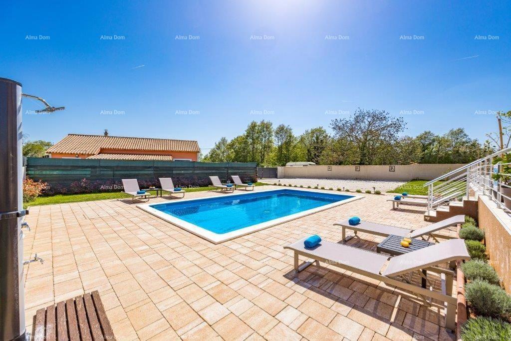 Luksuzna vila s bazenom na prodajo – Istra, okolica Barbana