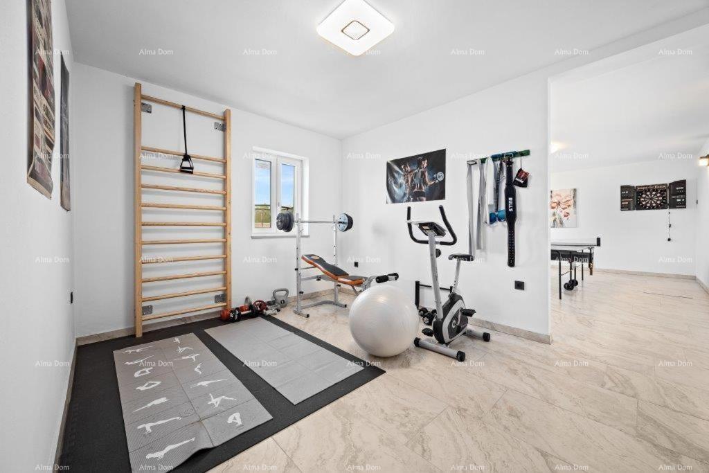 Luksuzna vila s bazenom na prodajo – Istra, okolica Barbana