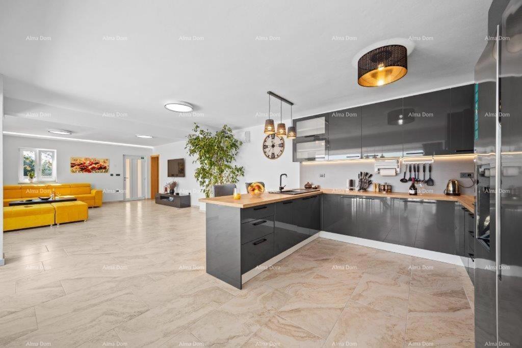 Luksuzna vila s bazenom na prodajo – Istra, okolica Barbana