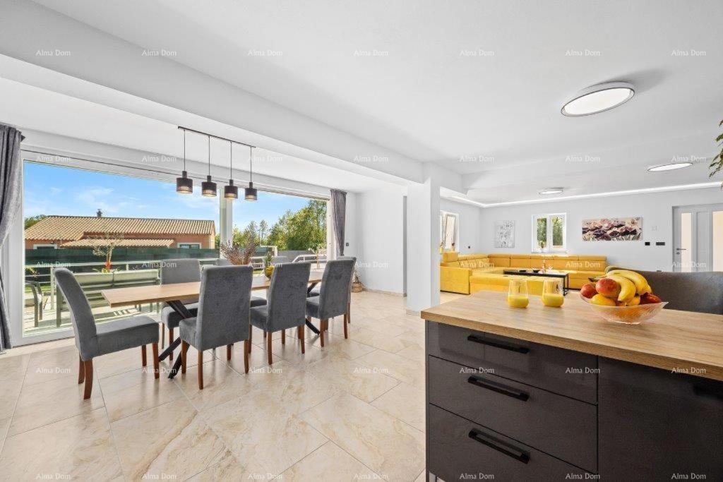 Luksuzna vila s bazenom na prodajo – Istra, okolica Barbana