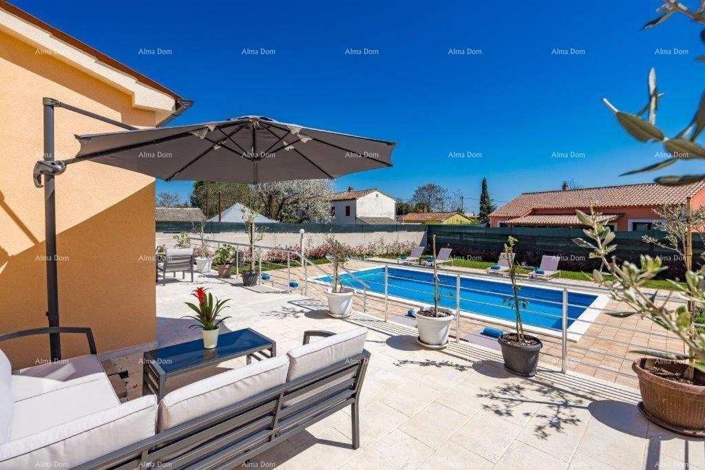 Luksuzna vila s bazenom na prodajo – Istra, okolica Barbana