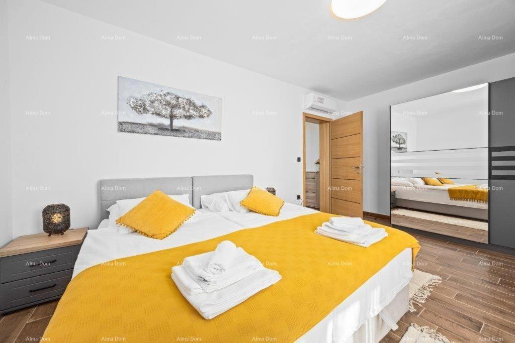 Luksuzna vila s bazenom na prodajo – Istra, okolica Barbana