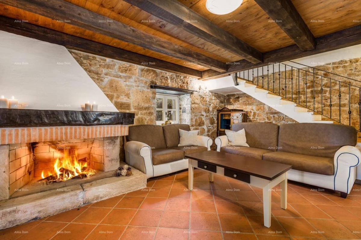 Prekrasna kamnita vila s bazenom v srcu Istre.