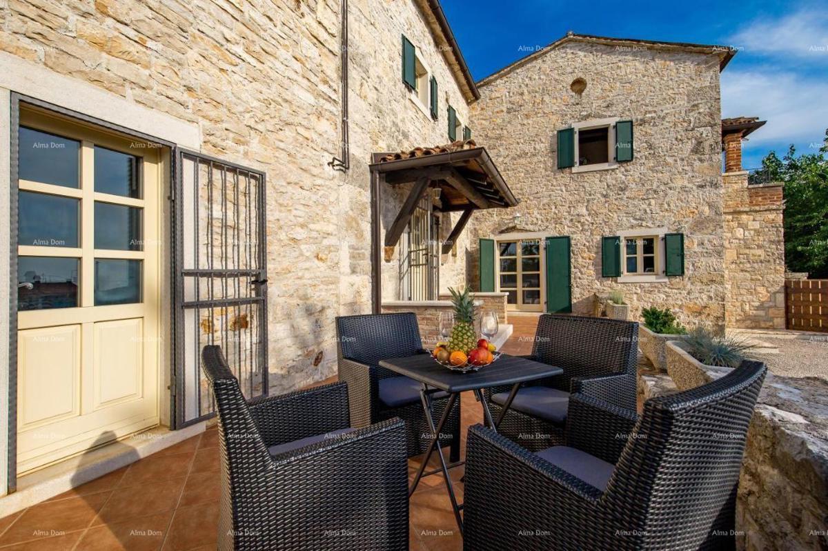 Prekrasna kamnita vila s bazenom v srcu Istre.