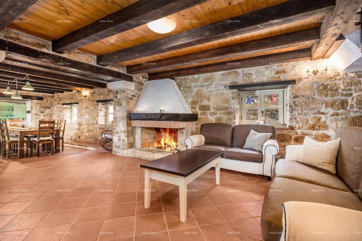 Prekrasna kamnita vila s bazenom v srcu Istre.