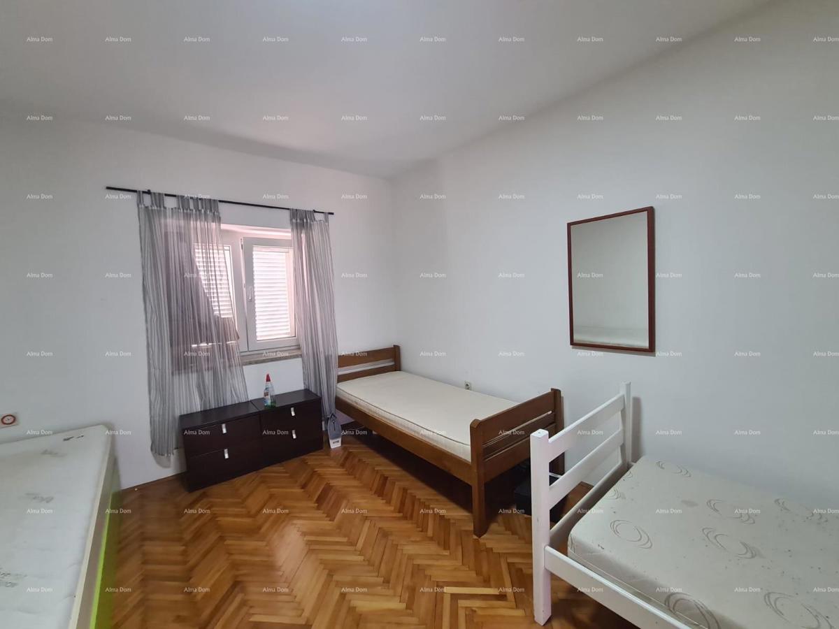 Odlična priložnost! Prodaja obnovljene hiše v središču Medulina! Pogled na morje!