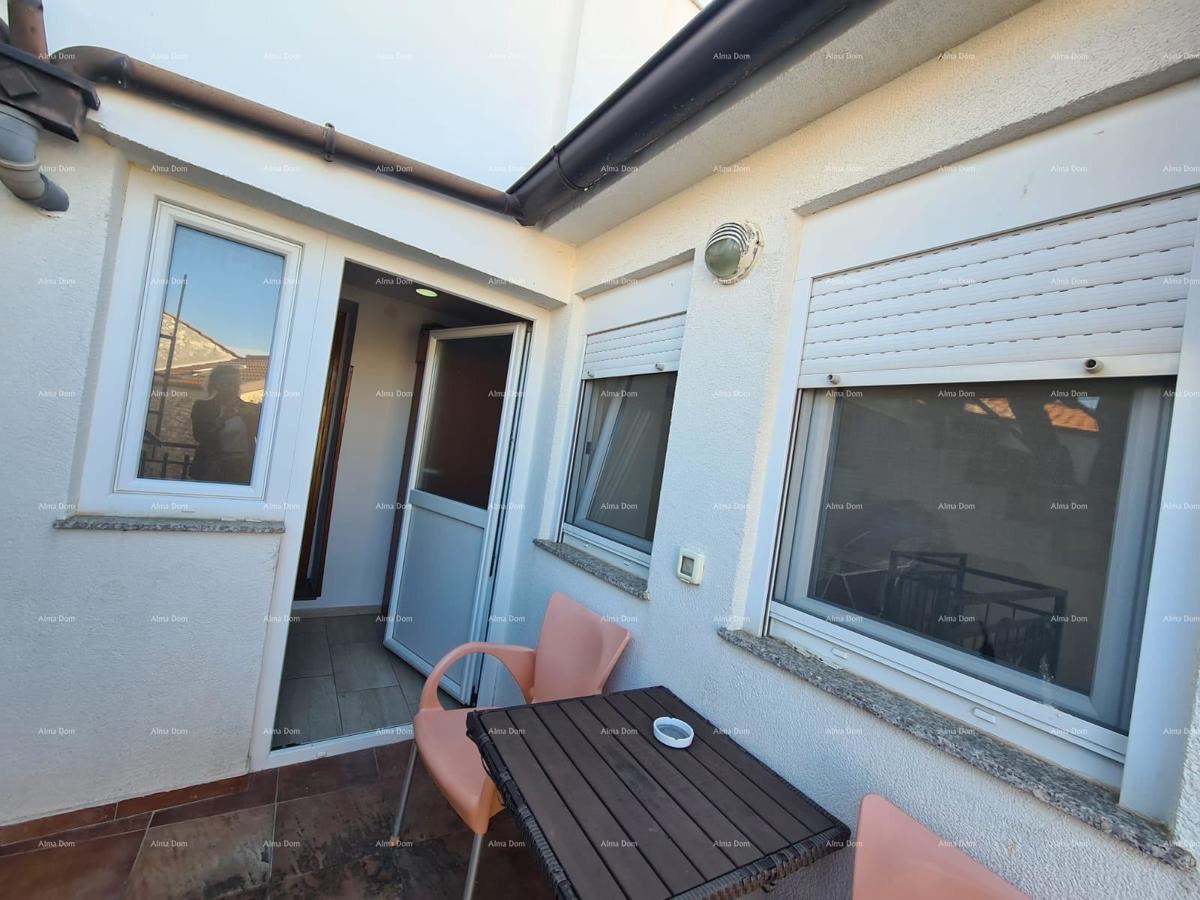 Odlična priložnost! Prodaja obnovljene hiše v središču Medulina! Pogled na morje!