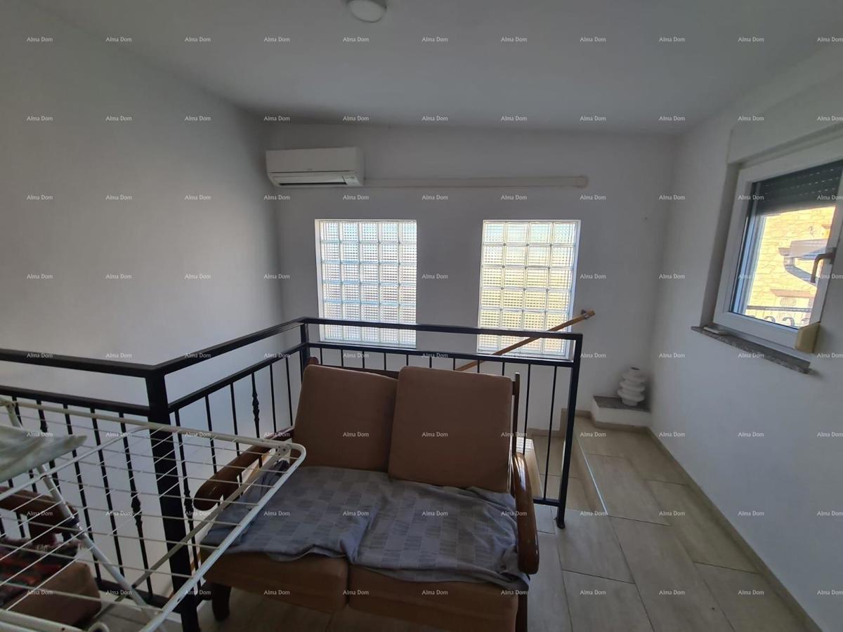 Odlična priložnost! Prodaja obnovljene hiše v središču Medulina! Pogled na morje!