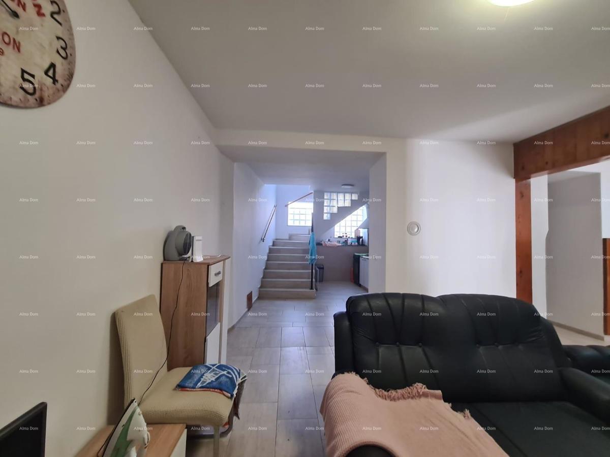 Odlična priložnost! Prodaja obnovljene hiše v središču Medulina! Pogled na morje!