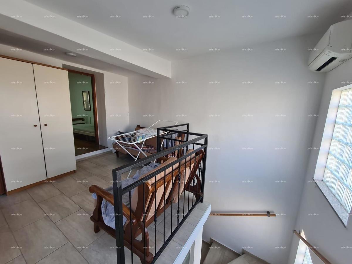 Odlična priložnost! Prodaja obnovljene hiše v središču Medulina! Pogled na morje!