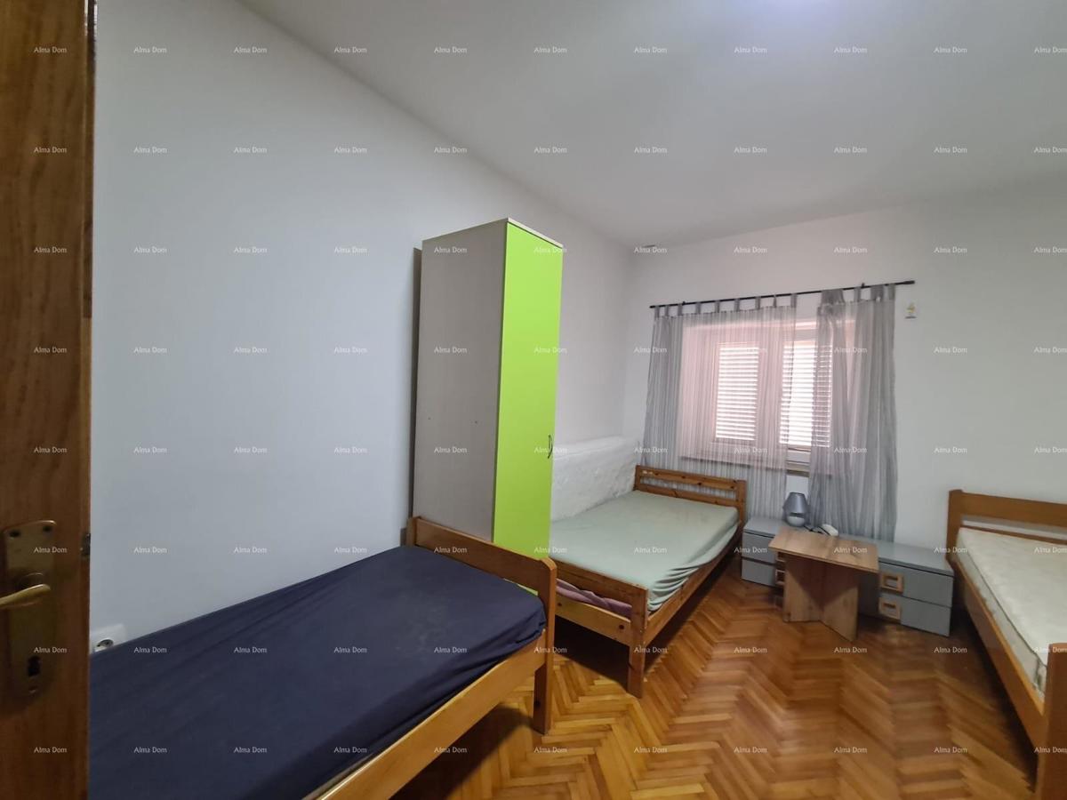 Odlična priložnost! Prodaja obnovljene hiše v središču Medulina! Pogled na morje!