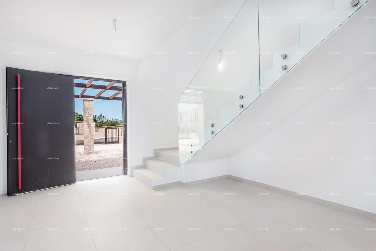 Luksuzna družinska hiša s bazenom na prodaj v Labincih, blizu Poreča