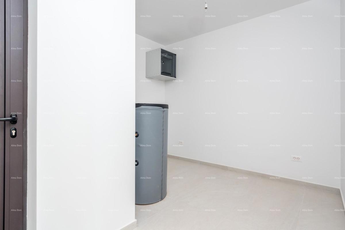 Luksuzna družinska hiša s bazenom na prodaj v Labincih, blizu Poreča