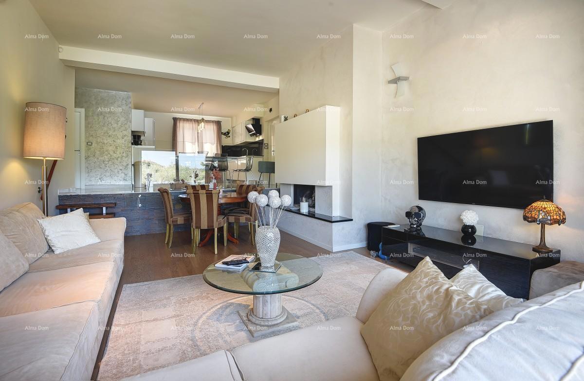 Prvi red do morja in plaže – hiša s bazenom in veliko okužnico, Pješčana Uvala!