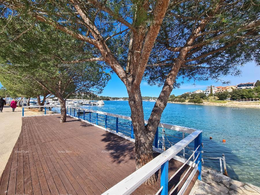 Prvi red do morja in plaže – hiša s bazenom in veliko okužnico, Pješčana Uvala!