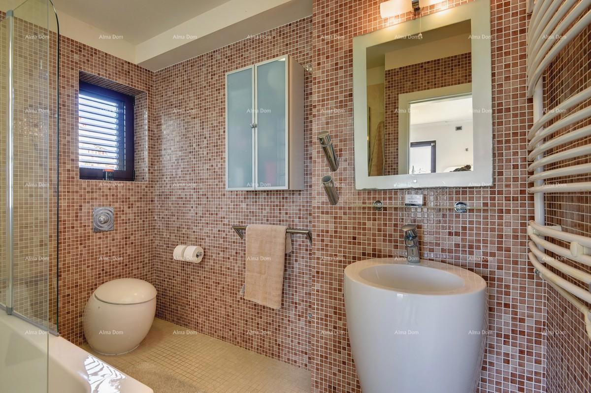 Prvi red do morja in plaže – hiša s bazenom in veliko okužnico, Pješčana Uvala!