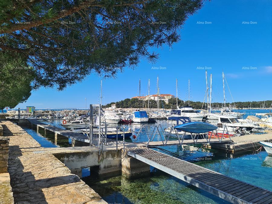 Prvi red do morja in plaže – hiša s bazenom in veliko okužnico, Pješčana Uvala!