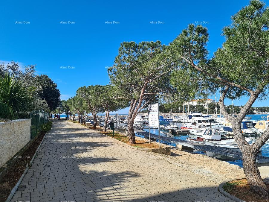 Prvi red do morja in plaže – hiša s bazenom in veliko okužnico, Pješčana Uvala!