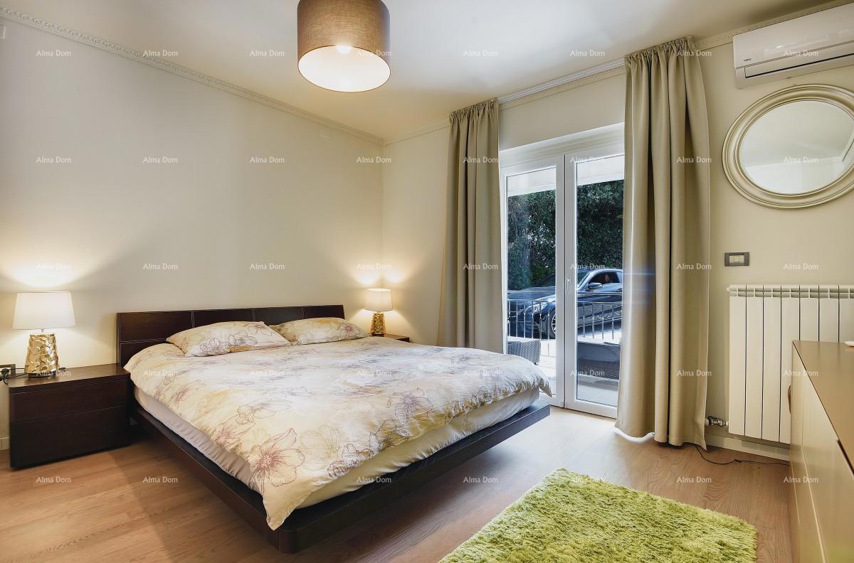 Prvi red do morja in plaže – hiša s bazenom in veliko okužnico, Pješčana Uvala!