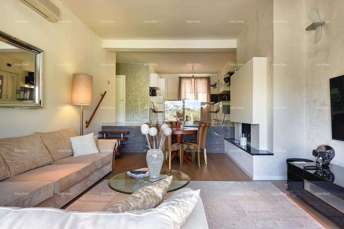 Prvi red do morja in plaže – hiša s bazenom in veliko okužnico, Pješčana Uvala!