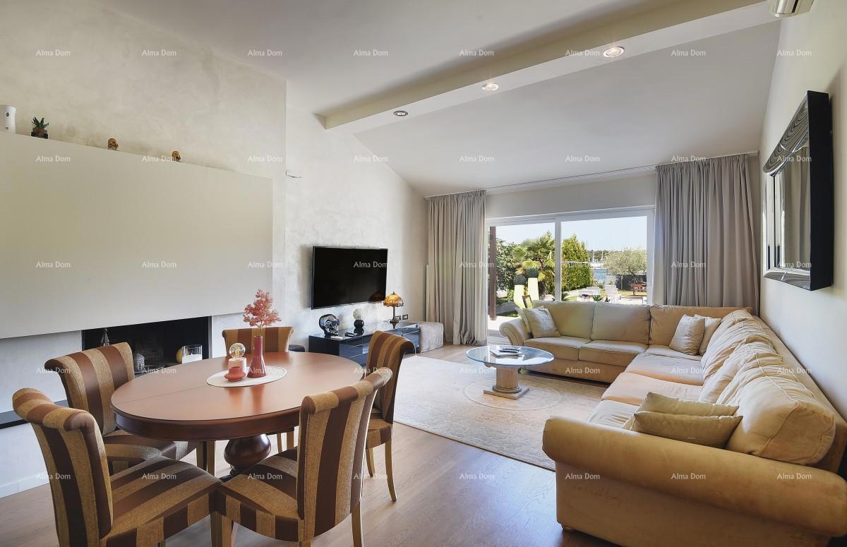 Prvi red do morja in plaže – hiša s bazenom in veliko okužnico, Pješčana Uvala!